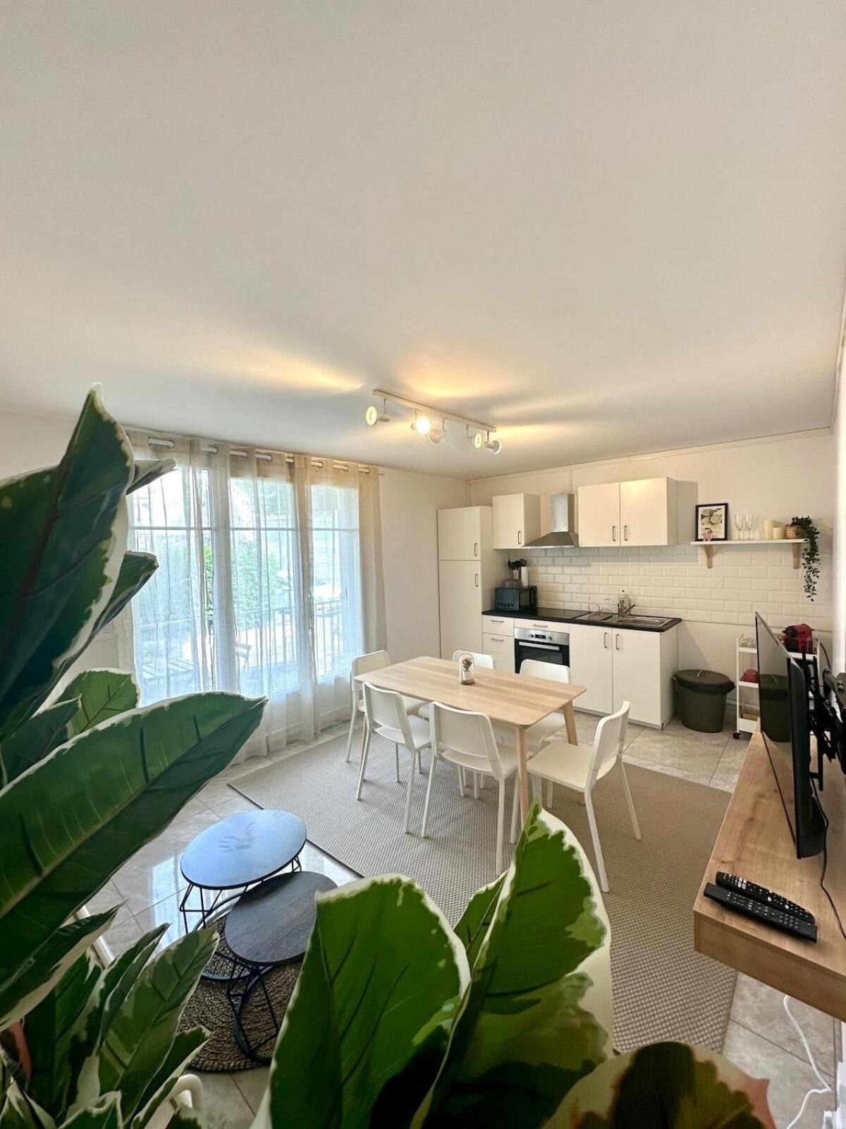 Au Coeur Du Quartier Taittinger Apartment Reims Ngoại thất bức ảnh