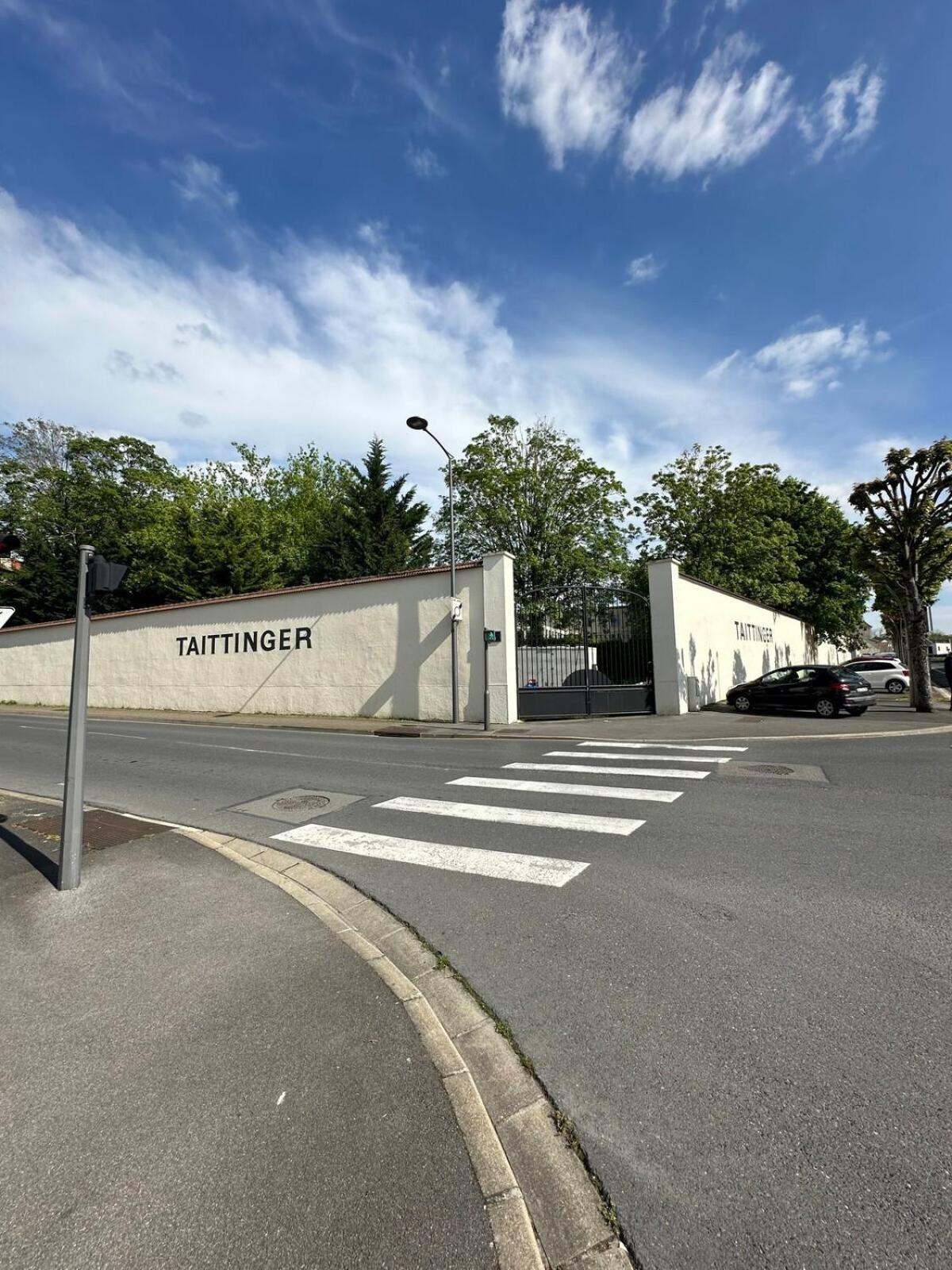 Au Coeur Du Quartier Taittinger Apartment Reims Ngoại thất bức ảnh