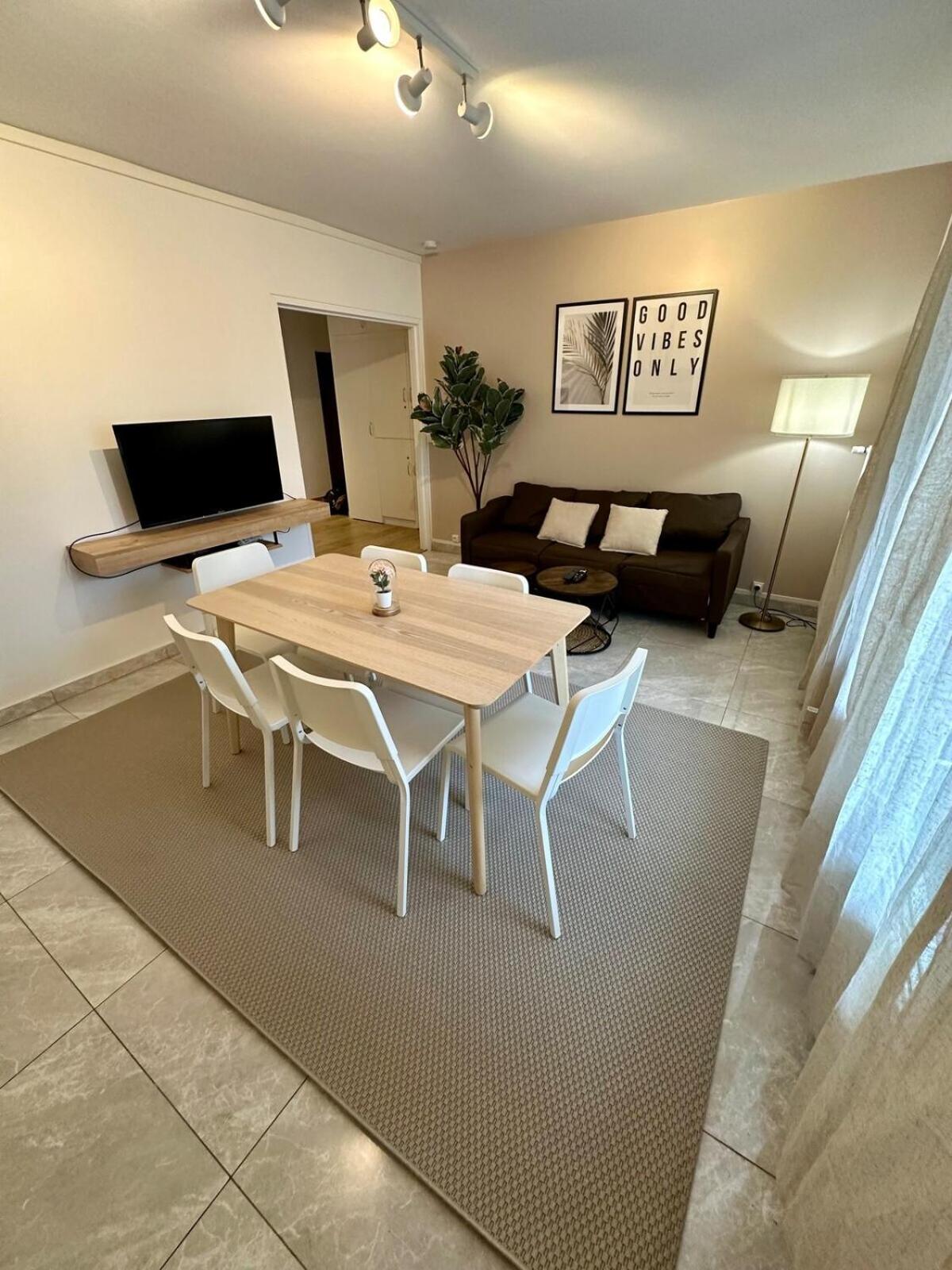 Au Coeur Du Quartier Taittinger Apartment Reims Ngoại thất bức ảnh
