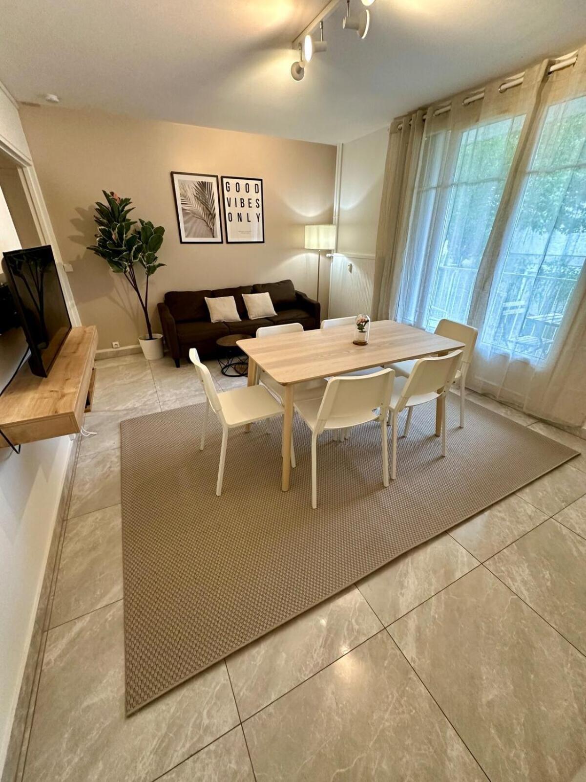 Au Coeur Du Quartier Taittinger Apartment Reims Ngoại thất bức ảnh